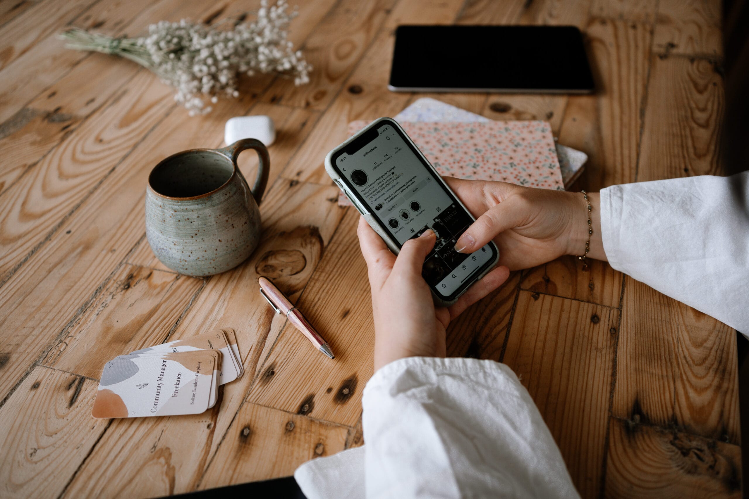 ComSolene-branding-mai2024-LBS-64 expertise-communitymanagement-webdesign-macbook